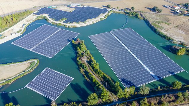 Solarmodul auf Wasser