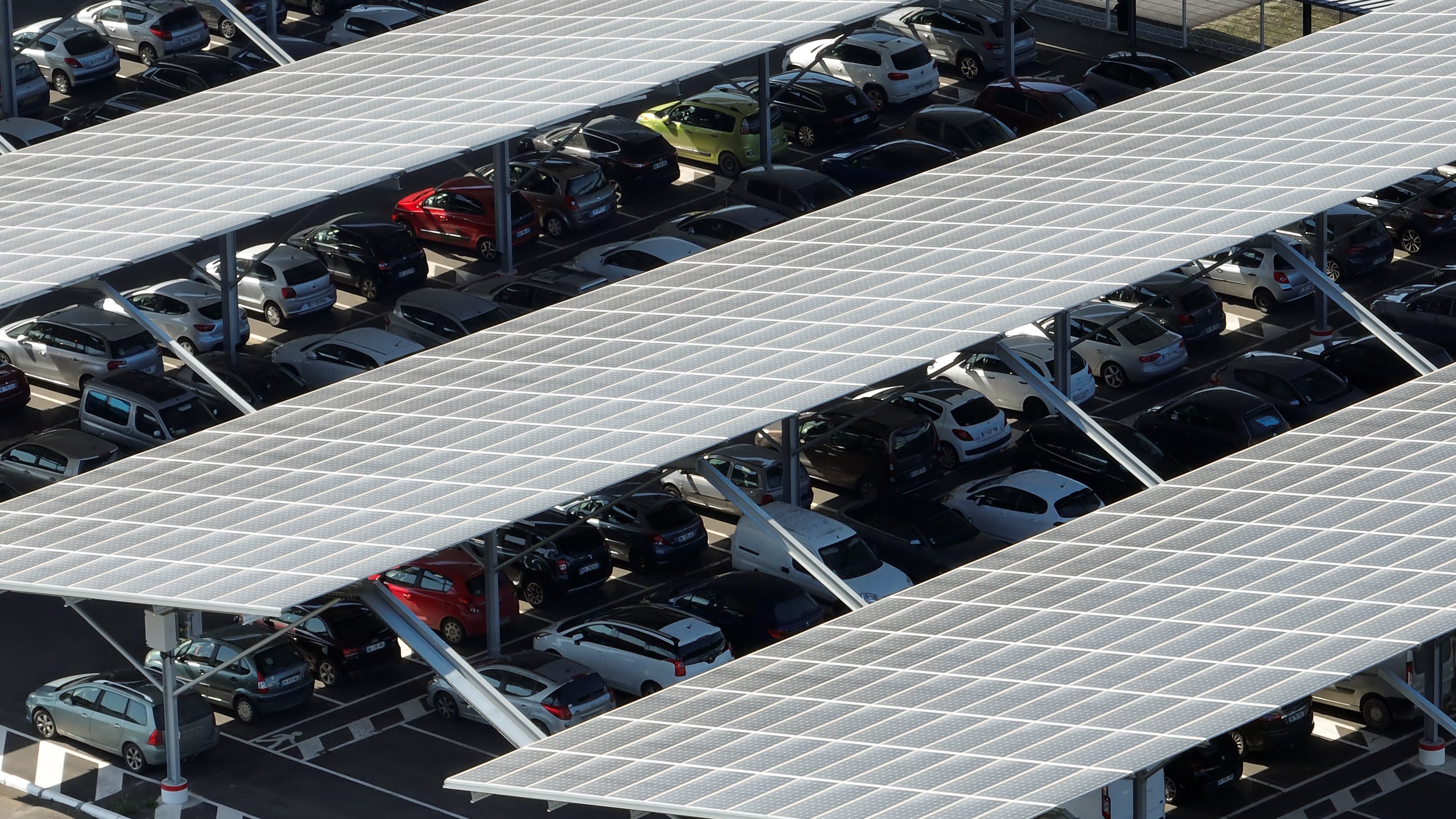 Solarpanels Parkplatz