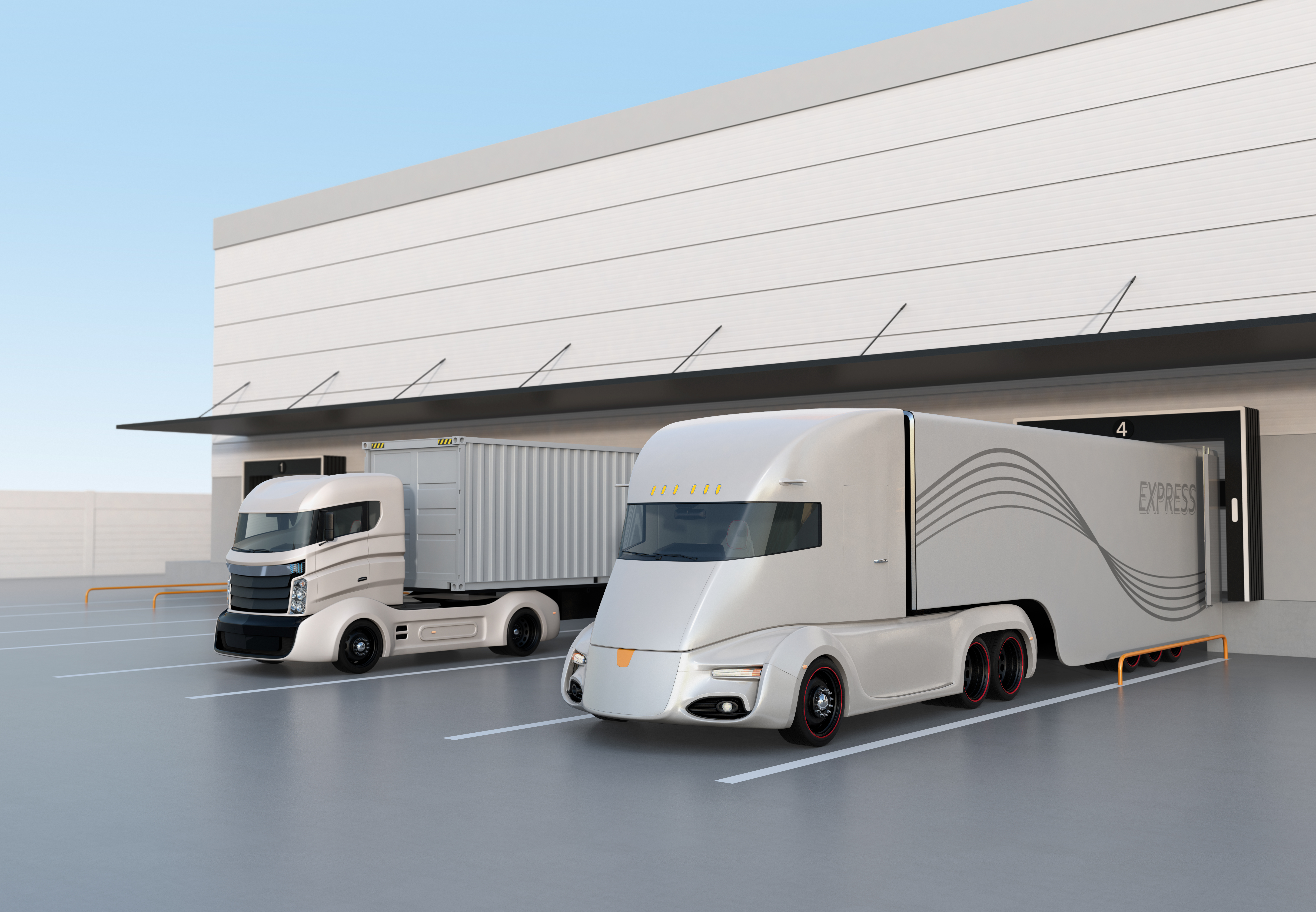zwei Elektro-Lkw stehen jeweils an einer Laderampe